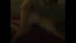 : karısını travestiye siktirmiş. Harika ya karısını travestiye siktiriyor