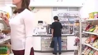 Pornallday.com - 細かいことをする代理人、細川マリは、彼女のシフト中に誤って罰せられる Pornallday.com - 細かいことをする代理人、細川マリは、彼女のシフト中に誤って罰せられる